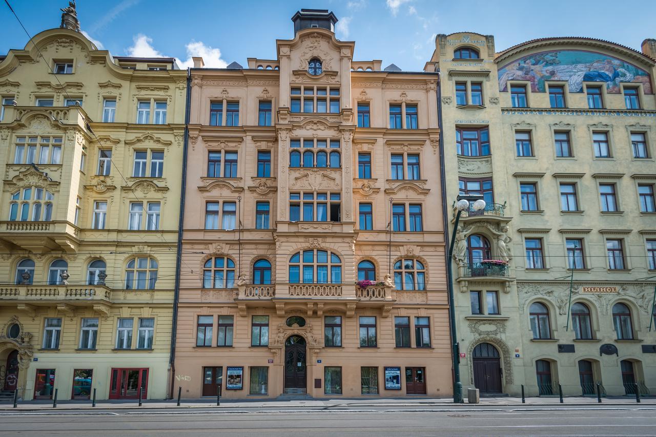 Riverside Apartment With A Balcony Praha Eksteriør bilde