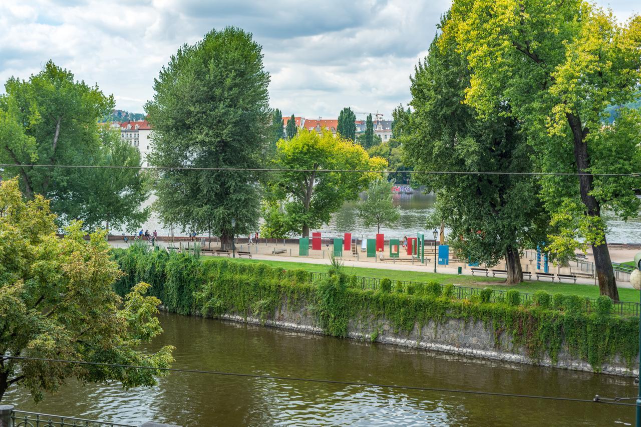 Riverside Apartment With A Balcony Praha Eksteriør bilde