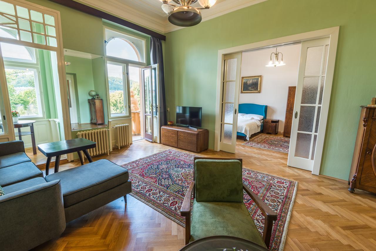 Riverside Apartment With A Balcony Praha Eksteriør bilde