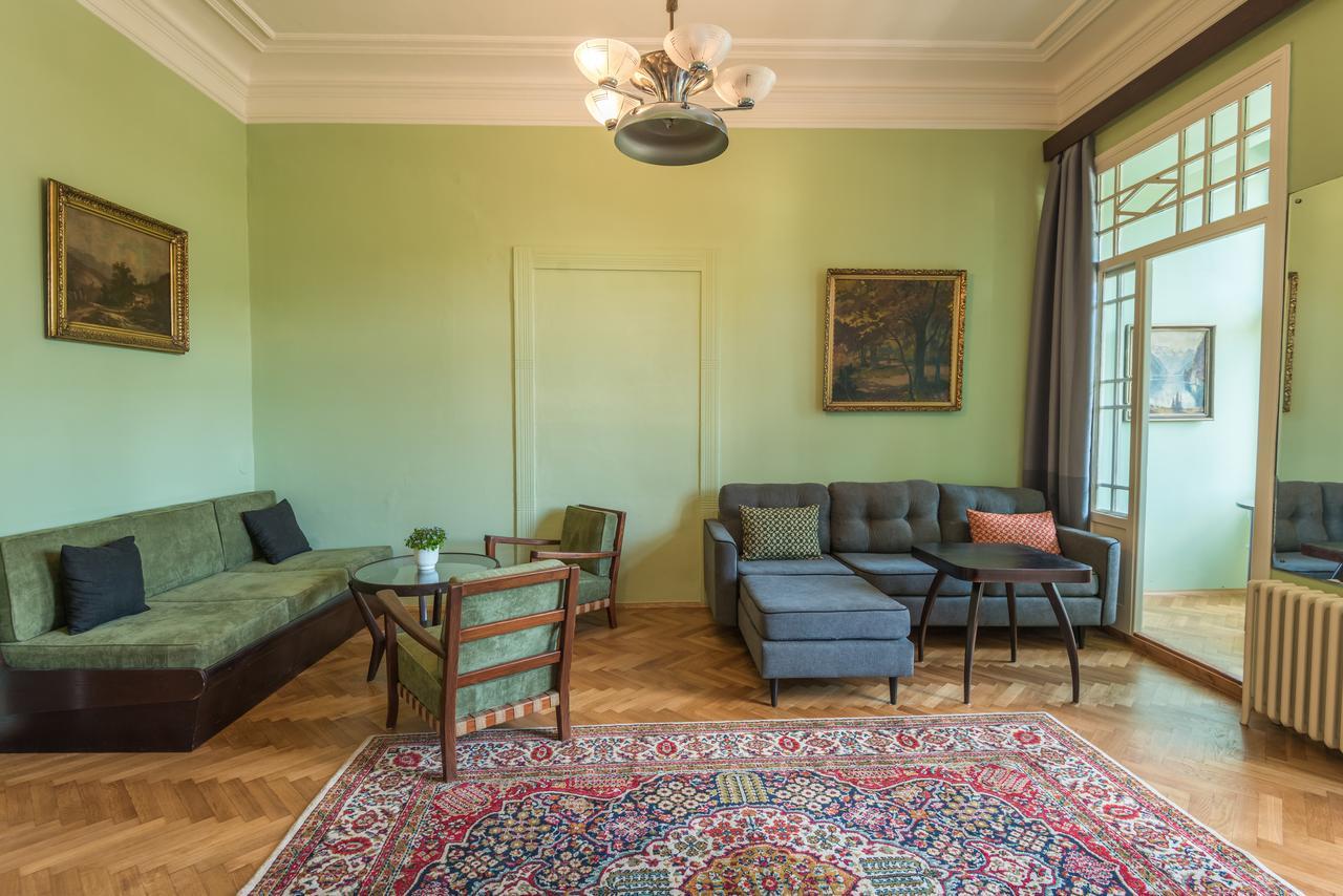 Riverside Apartment With A Balcony Praha Eksteriør bilde